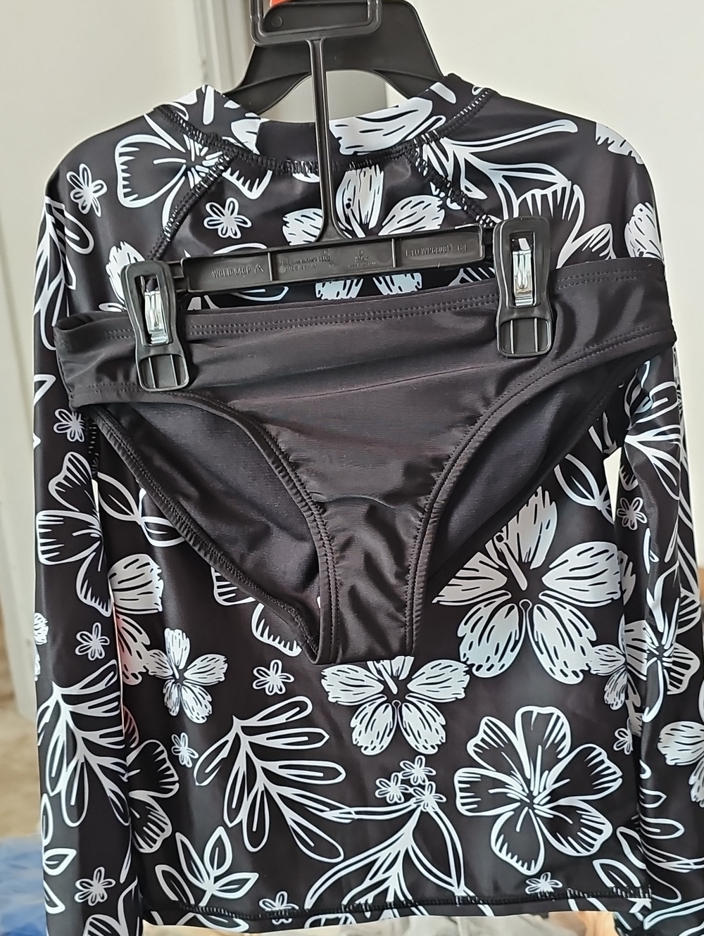 Girls wonder nation Black and White Floral Rash Guard Two-Piece Swim Set